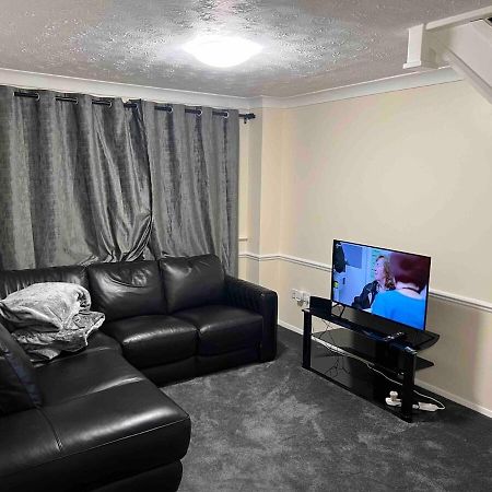 3 Bedroom Mid Terraced House Grays Екстериор снимка
