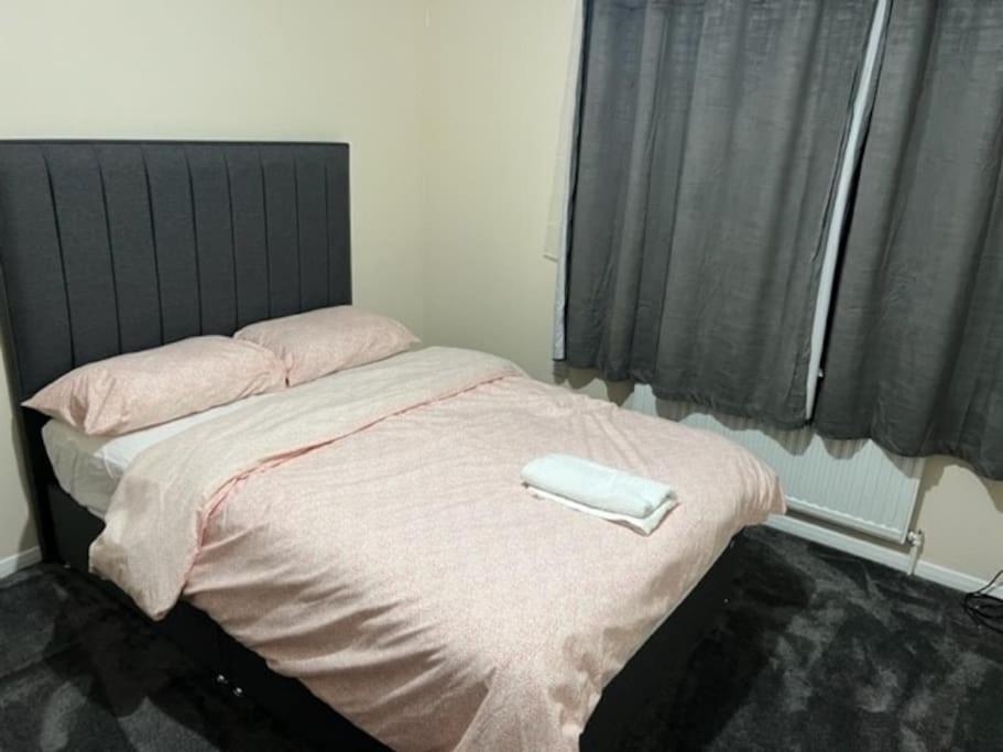 3 Bedroom Mid Terraced House Grays Екстериор снимка