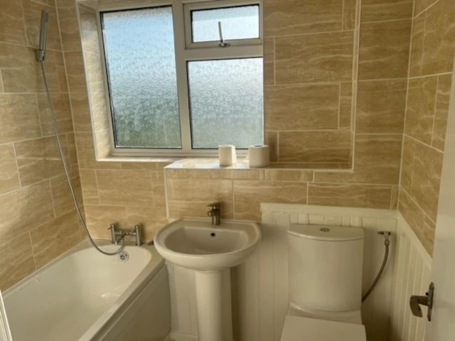 3 Bedroom Mid Terraced House Grays Екстериор снимка