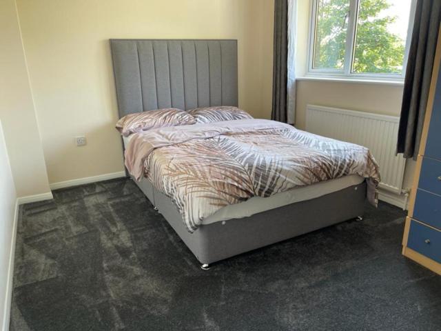 3 Bedroom Mid Terraced House Grays Екстериор снимка